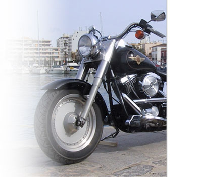 Harley Davidson Fat Boy Motorrad im Hafen von Ibiza